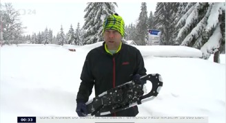 Reportér ČT Josef Kvasnička na sněžnicích na Česko-Slovenské hranice Reportér ČT Josef Kvasnička na sněžnicích na Česko-Slovenské hranice